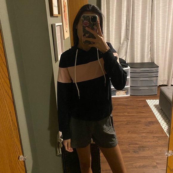 Colorblock Hoodie - Picture 6 of 7